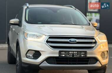 Внедорожник / Кроссовер Ford Escape 2018 в 