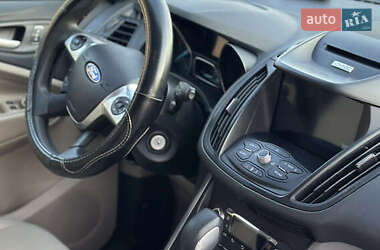 Внедорожник / Кроссовер Ford Escape 2015 в 