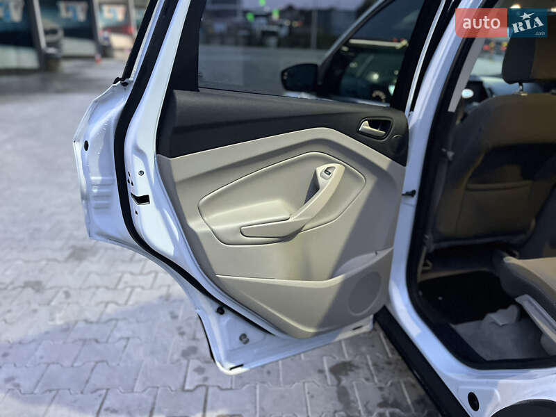 Внедорожник / Кроссовер Ford Escape 2016 в Тернополе