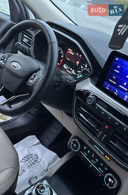 Внедорожник / Кроссовер Ford Escape 2020 в 
