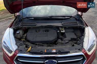 Внедорожник / Кроссовер Ford Escape 2016 в 