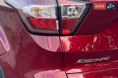 Внедорожник / Кроссовер Ford Escape 2016 в 