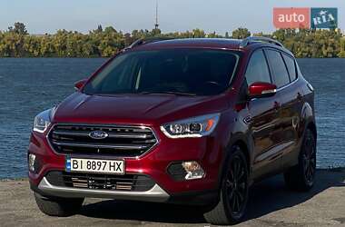 Внедорожник / Кроссовер Ford Escape 2016 в 