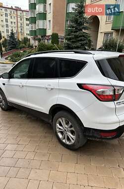 Внедорожник / Кроссовер Ford Escape 2018 в 