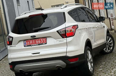 Внедорожник / Кроссовер Ford Escape 2017 в 