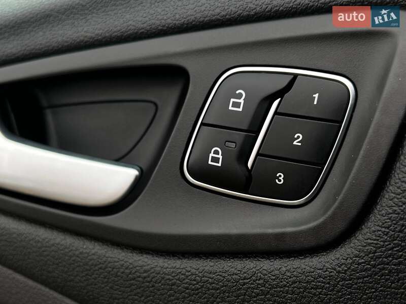 Внедорожник / Кроссовер Ford Escape 2018 в Стрые
