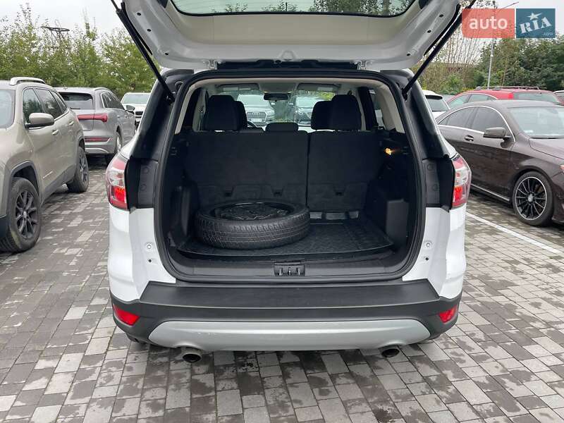 Внедорожник / Кроссовер Ford Escape 2017 в Львове
