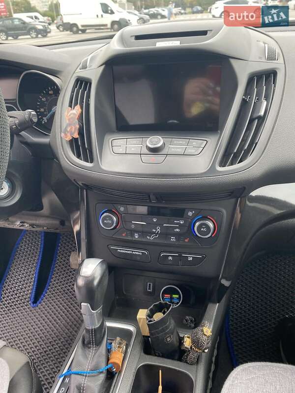 Внедорожник / Кроссовер Ford Escape 2016 в Киеве