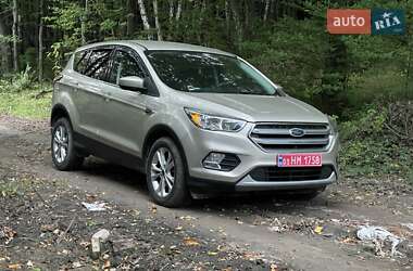 Внедорожник / Кроссовер Ford Escape 2017 в 