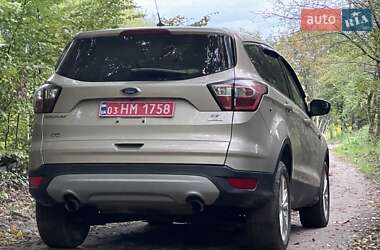 Внедорожник / Кроссовер Ford Escape 2017 в 