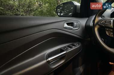 Внедорожник / Кроссовер Ford Escape 2017 в 
