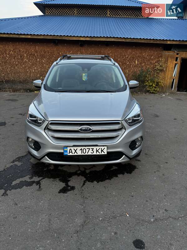 Внедорожник / Кроссовер Ford Escape 2018 в 