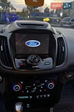 Внедорожник / Кроссовер Ford Escape 2018 в 