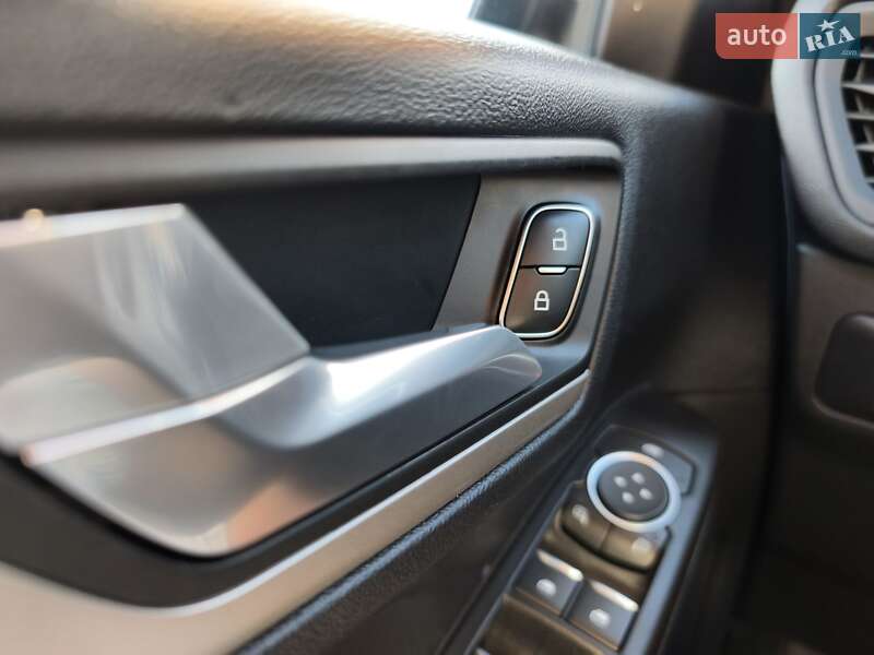 Позашляховик / Кросовер Ford Escape 2021 в Стрию