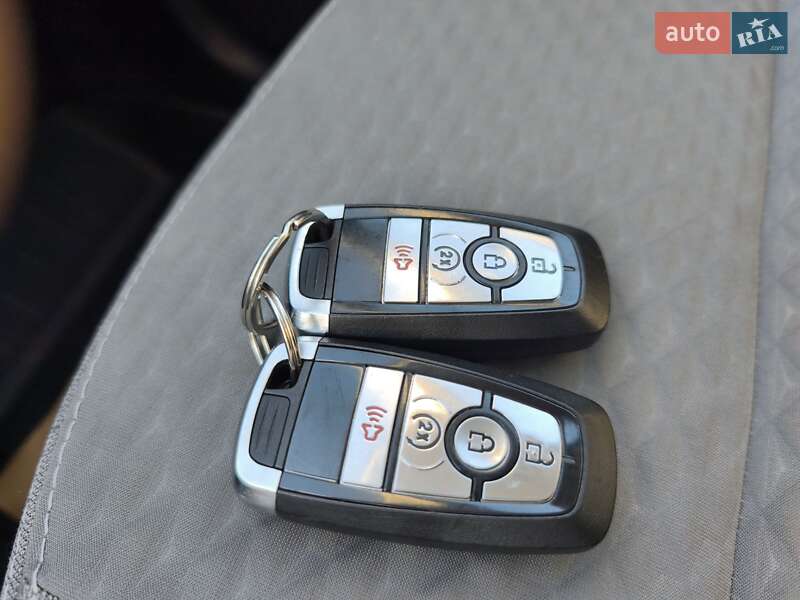 Позашляховик / Кросовер Ford Escape 2021 в Стрию