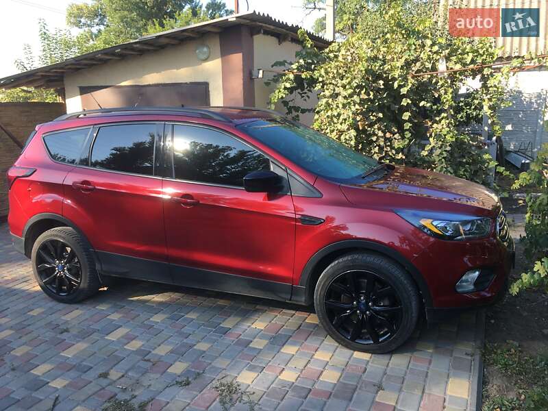 Внедорожник / Кроссовер Ford Escape 2019 в Запорожье