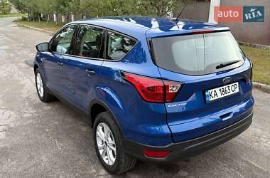 Внедорожник / Кроссовер Ford Escape 2019 в 