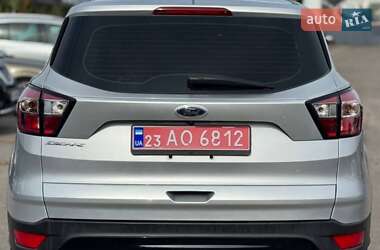 Внедорожник / Кроссовер Ford Escape 2017 в 