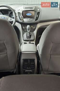 Внедорожник / Кроссовер Ford Escape 2016 в 