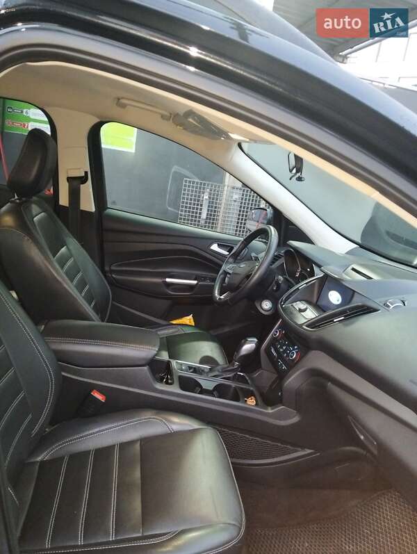 Внедорожник / Кроссовер Ford Escape 2018 в Львове