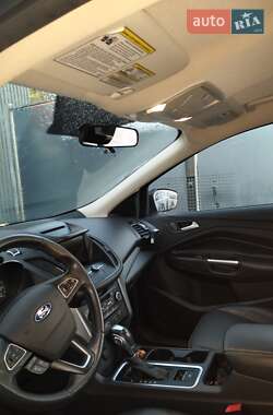Внедорожник / Кроссовер Ford Escape 2018 в 