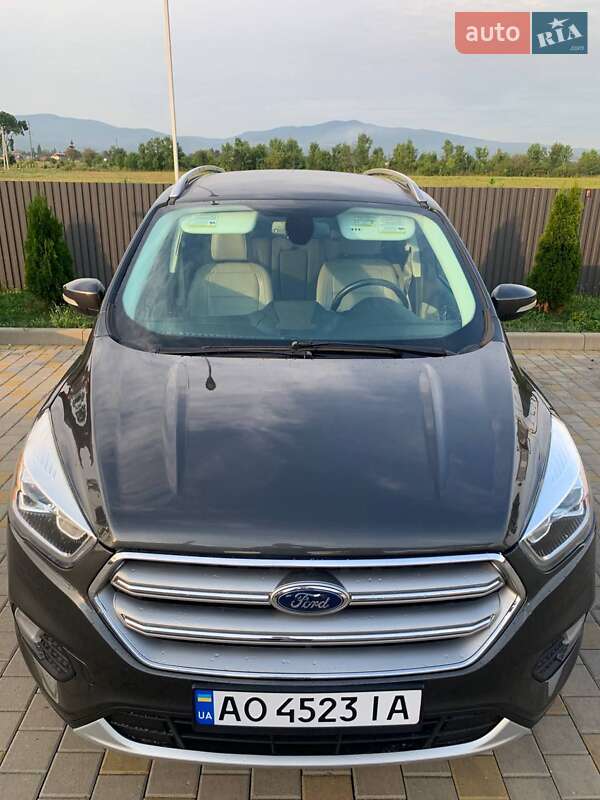 Внедорожник / Кроссовер Ford Escape 2017 в Ужгороде