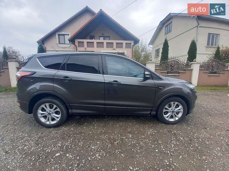 Позашляховик / Кросовер Ford Escape 2017 в Івано-Франківську