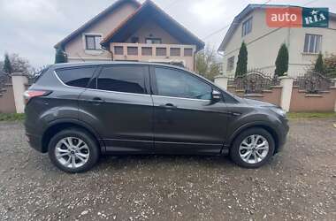 Позашляховик / Кросовер Ford Escape 2017 в 