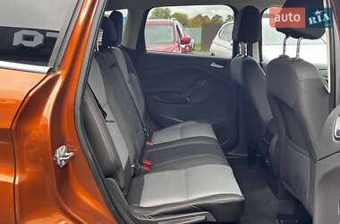 Внедорожник / Кроссовер Ford Escape 2017 в 