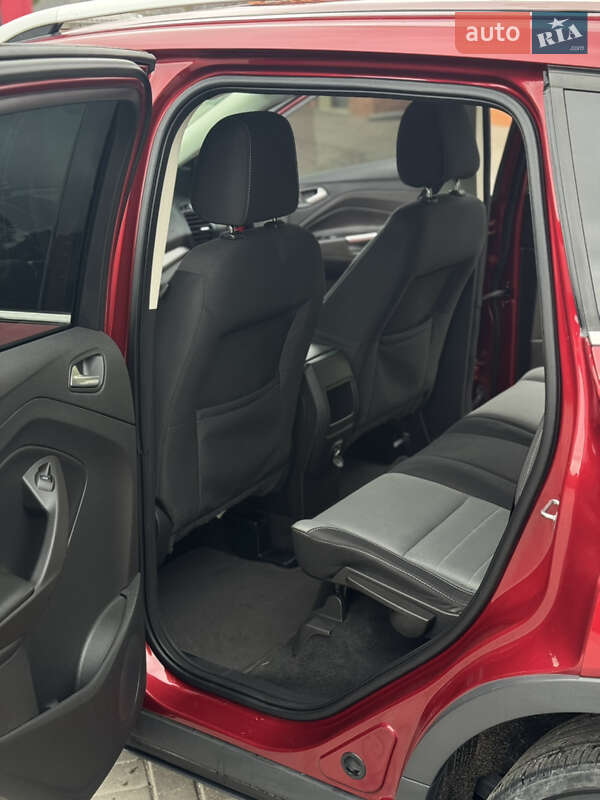 Внедорожник / Кроссовер Ford Escape 2015 в Дубно