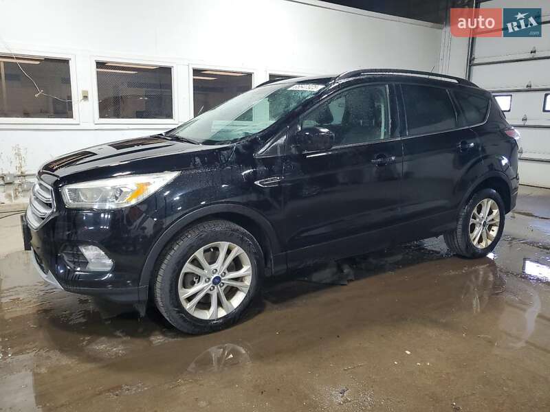 Внедорожник / Кроссовер Ford Escape 2018 в 