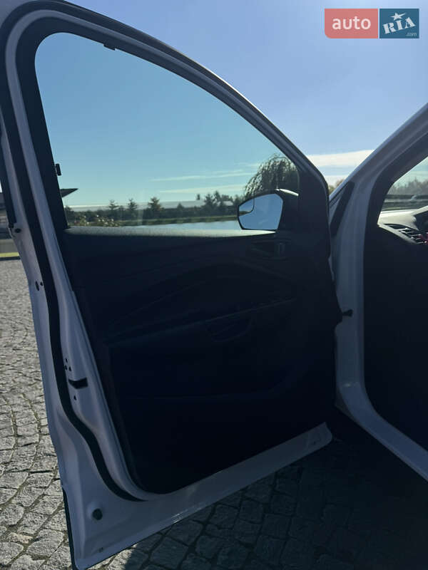 Внедорожник / Кроссовер Ford Escape 2017 в Жовкве