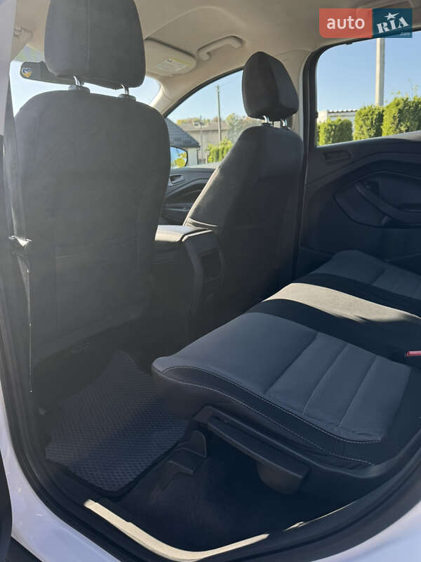 Внедорожник / Кроссовер Ford Escape 2017 в Жовкве