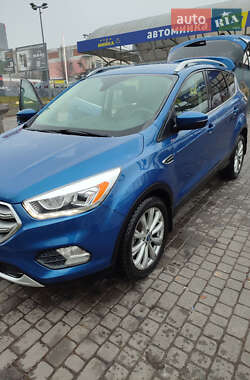 Внедорожник / Кроссовер Ford Escape 2017 в Львове