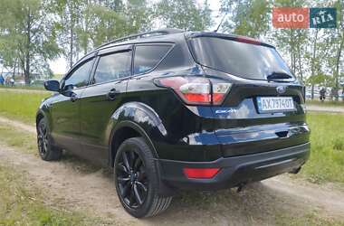 Внедорожник / Кроссовер Ford Escape 2018 в 