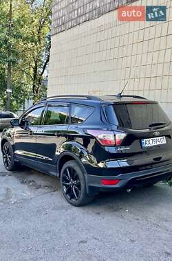 Внедорожник / Кроссовер Ford Escape 2018 в 