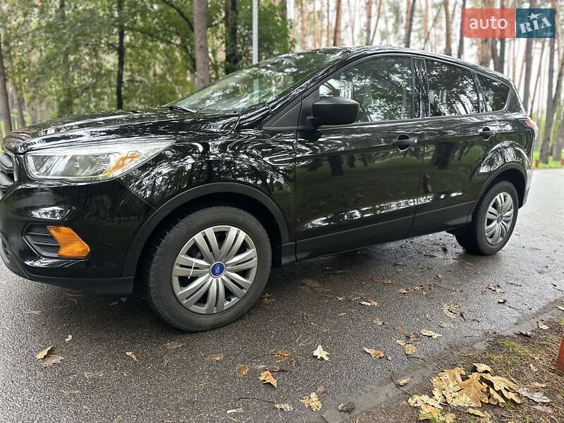 Внедорожник / Кроссовер Ford Escape 2017 в 