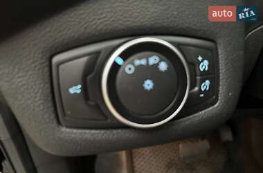 Внедорожник / Кроссовер Ford Escape 2017 в 