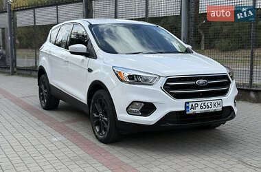 Внедорожник / Кроссовер Ford Escape 2017 в Запорожье