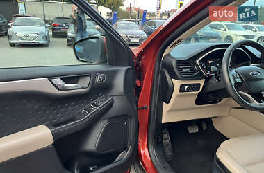 Внедорожник / Кроссовер Ford Escape 2019 в 