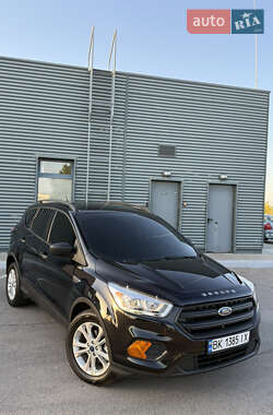 Внедорожник / Кроссовер Ford Escape 2016 в 