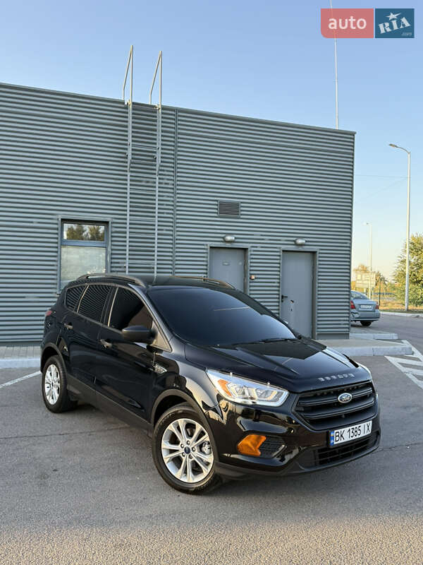 Внедорожник / Кроссовер Ford Escape 2016 в 