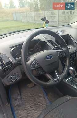 Внедорожник / Кроссовер Ford Escape 2018 в 