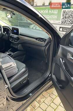 Внедорожник / Кроссовер Ford Escape 2020 в 