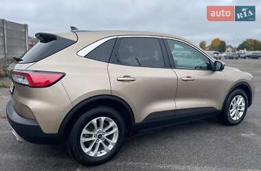 Внедорожник / Кроссовер Ford Escape 2020 в 