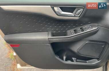 Внедорожник / Кроссовер Ford Escape 2020 в 