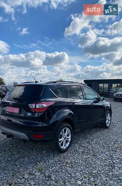 Внедорожник / Кроссовер Ford Escape 2017 в 