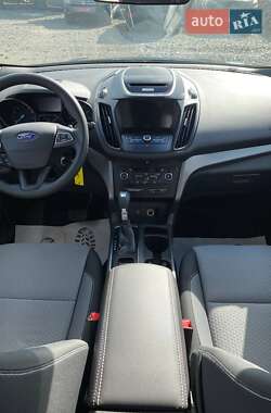 Внедорожник / Кроссовер Ford Escape 2017 в 