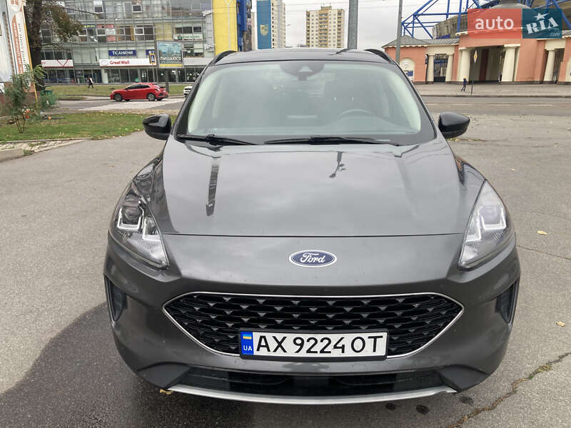 Позашляховик / Кросовер Ford Escape 2020 в 