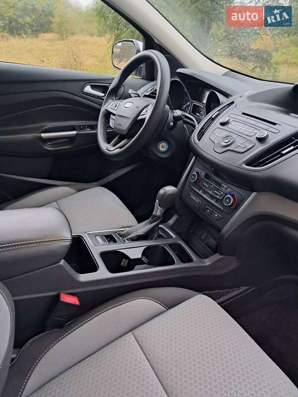 Внедорожник / Кроссовер Ford Escape 2017 в Сосновке